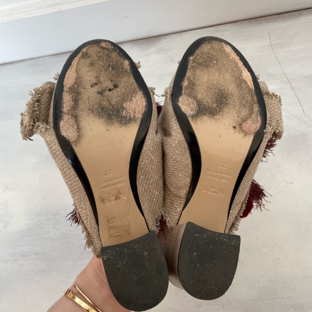 No. 21 Beige Canvas Pom Pom Fringe Tassel Burgundy Mules Pumps Slip On - Picture 9 of 10